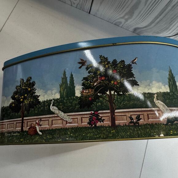 Vintage Crabtree & Evelyn Large Heart Shaped Tin - English Country Picnic Scene - Picture 2 of 6